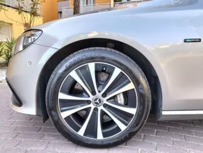 Vendo Mercedes-Benz E 300 2020 - 31480 EUR, 125000 km - AUTO.MOTO.pt