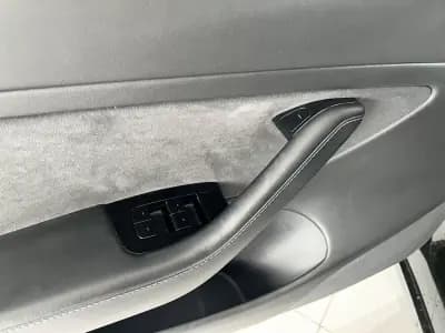 Vendo Tesla Model 3 2020 - 29700 EUR, 64646 km - AUTO.MOTO.pt