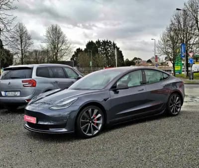 Vendo Tesla Model 3 2020 - 30400 EUR, 105371 km - AUTO.MOTO.pt