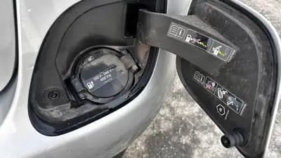 Vendo Mercedes-Benz C 300 2021 - 27500 EUR, 201000 km - AUTO.MOTO.pt