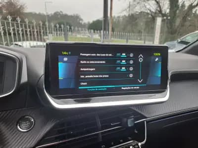 Sell Peugeot e-208 2021 - 16780 EUR, 61770 km - AUTO.MOTO.pt