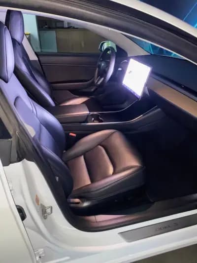 Vendo Tesla Model 3 2020 - 29900 EUR, 108726 km - AUTO.MOTO.pt