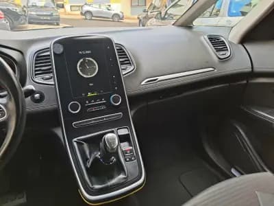 Vendo Renault Grand Scénic 2017 - 13990 EUR, 140000 km - AUTO.MOTO.pt
