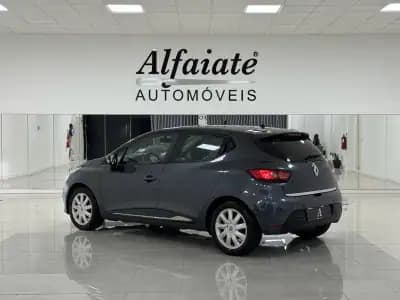Vendo Renault Clio 2017 - 11890 EUR, 109000 km - AUTO.MOTO.pt