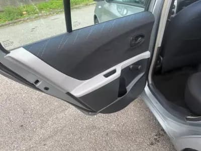 Vendo Toyota Yaris 2006 - 7450 EUR, 168000 km - AUTO.MOTO.pt