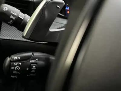 Sell Peugeot 2008 2024 - 22500 EUR, 13000 km - AUTO.MOTO.pt