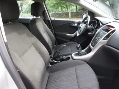 Sell Opel Astra Sports Tourer 2011 - 5990 EUR, 258000 km - AUTO.MOTO.pt