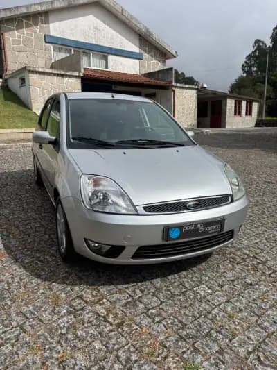 Vendo Ford Fiesta 2005 - 4990 EUR, 204000 km - AUTO.MOTO.pt