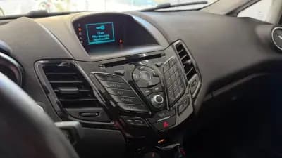 Sell Ford Fiesta 2015 - 8990 EUR, 144693 km - AUTO.MOTO.pt