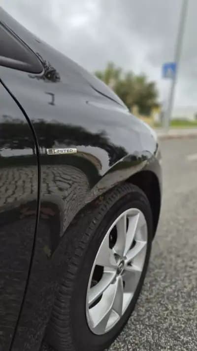 Vendo Renault Clio Sport Tourer 2018 - 11890 EUR, 98000 km - AUTO.MOTO.pt