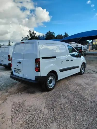 Vendo Peugeot Partner 2017 - 12980 EUR, 161882 km - AUTO.MOTO.pt