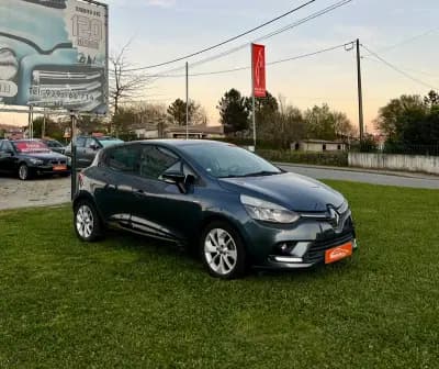 Vendo Renault Clio 2017 - 11900 EUR, 171000 km - AUTO.MOTO.pt
