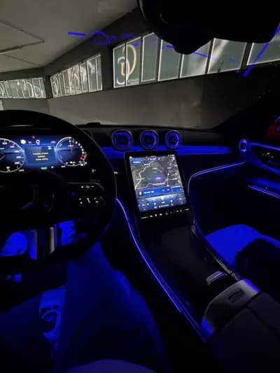 Vendo Mercedes-Benz C 300 2024 - 51990 EUR, 20500 km - AUTO.MOTO.pt