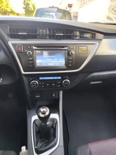 Vendo Toyota Auris Touring Sports 2015 - 12980 EUR, 229000 km - AUTO.MOTO.pt