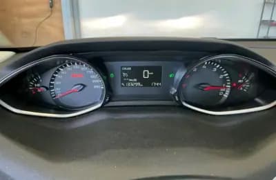 Vendo Peugeot 308 2017 - 9490 EUR, 133299 km - AUTO.MOTO.pt