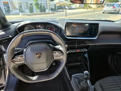 Vendo Peugeot 2008 2023 - 19450 EUR, 68870 km - AUTO.MOTO.pt