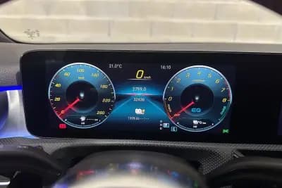 Vendo Mercedes-Benz A 250 Limousine 2022 - 31950 EUR, 32438 km - AUTO.MOTO.pt