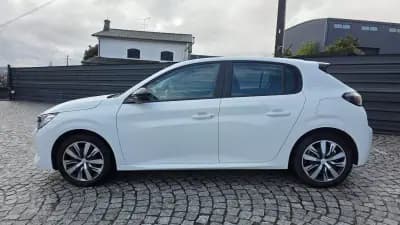 Vendo Peugeot 208 2023 - 14990 EUR, 31000 km - AUTO.MOTO.pt