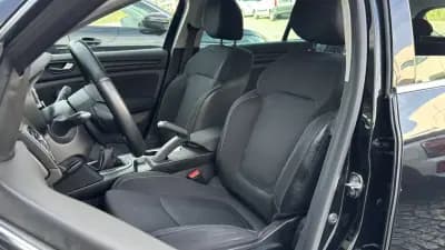 Vendo Renault Mégane Sport Tourer 2018 - 12999 EUR, 131021 km - AUTO.MOTO.pt