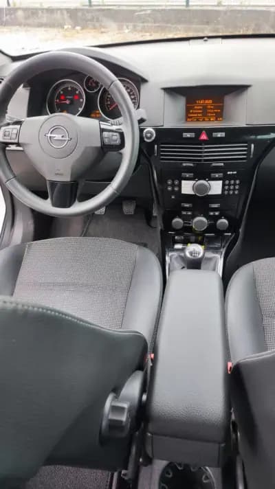 Vendo Opel Astra Caravan 2010 - 7398 EUR, 198797 km - AUTO.MOTO.pt