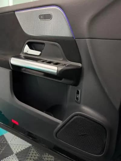 Vendo Mercedes-Benz EQA 2022 - 28750 EUR, 148000 km - AUTO.MOTO.pt