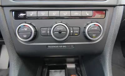 Vendo Volkswagen Golf Cabriolet 2013 - 12450 EUR, 104500 km - AUTO.MOTO.pt