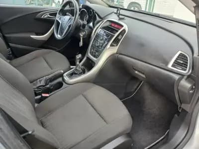 Vendo Opel Astra 2010 - 5450 EUR, 144431 km - AUTO.MOTO.pt