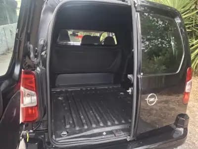 Sell Opel Combo 2020 - 19250 EUR, 79784 km - AUTO.MOTO.pt