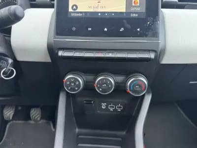 Vendo Renault Clio 2023 - 14490 EUR, 58773 km - AUTO.MOTO.pt