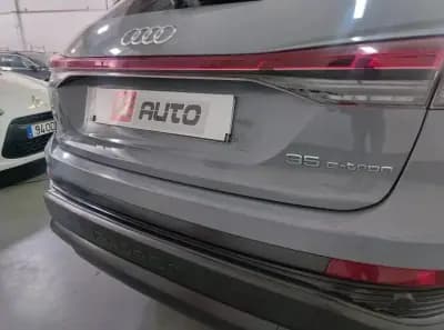 Vendo Audi Q4 e-tron 2021 - 27900 EUR, 85105 km - AUTO.MOTO.pt