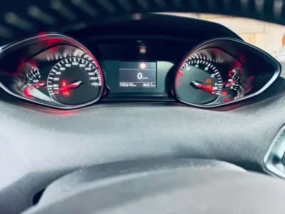 Vendo Peugeot 308 2018 - 11990 EUR, 102610 km - AUTO.MOTO.pt