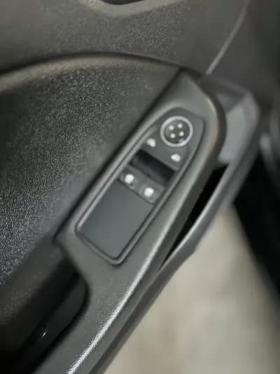 Sell Renault Clio 2020 - 13250 EUR, 80000 km - AUTO.MOTO.pt