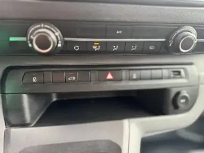 Vendo Peugeot Expert 2019 - 13900 EUR, 148050 km - AUTO.MOTO.pt