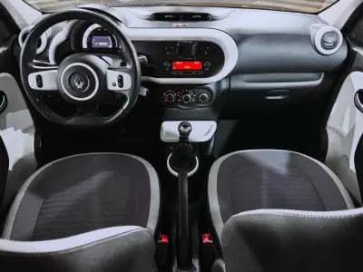 Vendo Renault Twingo 2019 - 12490 EUR, 58595 km - AUTO.MOTO.pt