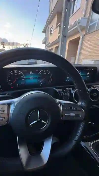 Vendo Mercedes-Benz A 180 2020 - 21000 EUR, 254700 km - AUTO.MOTO.pt