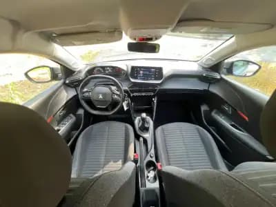 Vendo Peugeot 208 2021 - 13500 EUR, 110639 km - AUTO.MOTO.pt