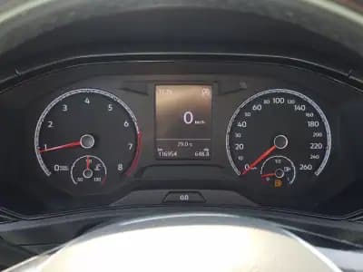 Vendo Volkswagen T-Roc 2018 - 16590 EUR, 116954 km - AUTO.MOTO.pt