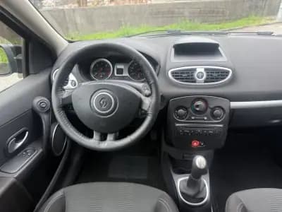 Sell Renault Clio Break 2009 - 5450 EUR, 202000 km - AUTO.MOTO.pt