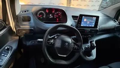 Vendo Peugeot Partner 2020 - 9900 EUR, 145000 km - AUTO.MOTO.pt