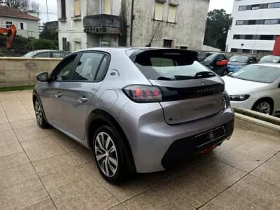 Sell Peugeot e-208 2020 - 15750 EUR, 56000 km - AUTO.MOTO.pt