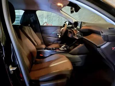 Vendo Peugeot e-208 2022 - 27500 EUR, 7504 km - AUTO.MOTO.pt