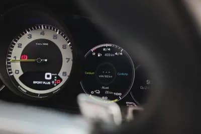 Sell Porsche Panamera Sport Turismo 2019 - 69880 EUR, 97640 km - AUTO.MOTO.pt