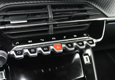 Vendo Peugeot 2008 2022 - 22900 EUR, 31255 km - AUTO.MOTO.pt