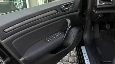 Vendo Renault Mégane Sport Tourer 2018 - 12999 EUR, 131021 km - AUTO.MOTO.pt