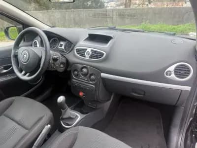 Sell Renault Clio Break 2009 - 5450 EUR, 202000 km - AUTO.MOTO.pt
