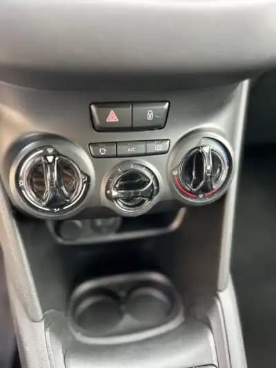 Vendo Peugeot 208 2017 - 9980 EUR, 129000 km - AUTO.MOTO.pt