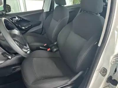 Sell Peugeot 208 2018 - 11990 EUR, 141744 km - AUTO.MOTO.pt