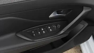 Vendo Peugeot 308 SW 2024 - 22750 EUR, 46000 km - AUTO.MOTO.pt