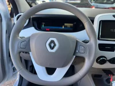 Vendo Renault Zoe 2019 - 16900 EUR, 25417 km - AUTO.MOTO.pt