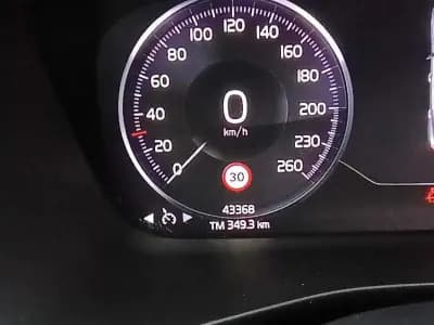 Sell Volvo XC 40 2021 - 29990 EUR, 43368 km - AUTO.MOTO.pt